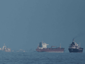 Иран осудил попытку США ввести морскую блокаду Ормузского пролива