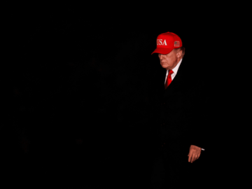 поддержка Трампа среди католиков упала после его высказываний о папе Льве