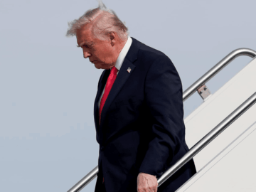 Рейтинг одобрения Трампа упал до исторического минимума