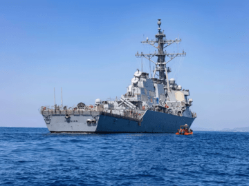 Пожар повредил эсминец USS Higgins (ВМС США)