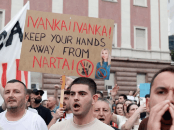 Протесты против туристического проекта, связанного с зятем Трампа, продолжаются в Албании шестой день