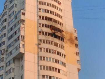 Беспилотник врезался в многоквартирный дом в Чехове