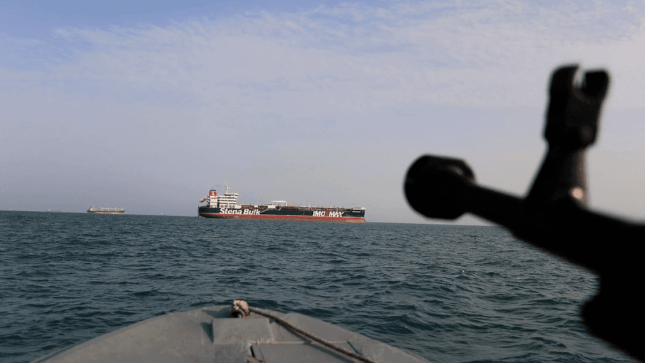 Иран не допустит внешнего вмешательства в контроль над Ормузским проливом
