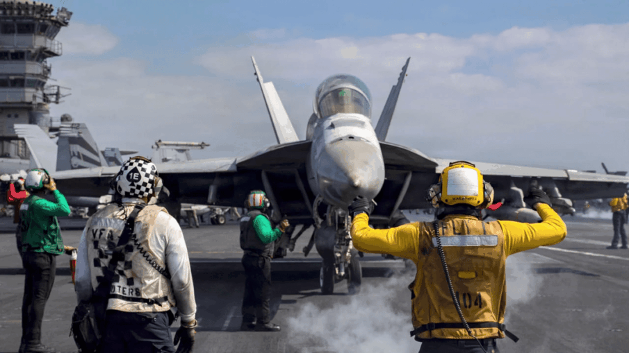 Восемь иранских военнослужащих погибли в результате ударов США Восемь иранских военнослужащих погибли в результате ударов США