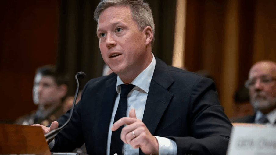 Министр армии США может покинуть пост к концу года на фоне напряжённости с Хегсетом